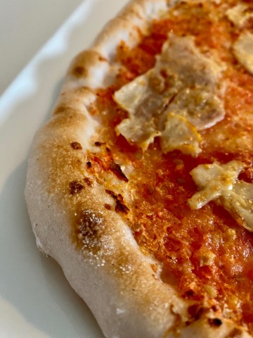 Glutenvrije pizza gebakken